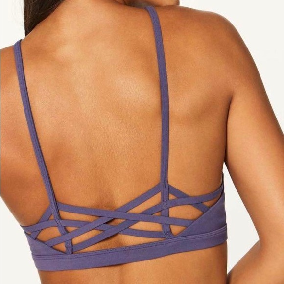 Lululemon twist and reach bra - Picture 2 of 4